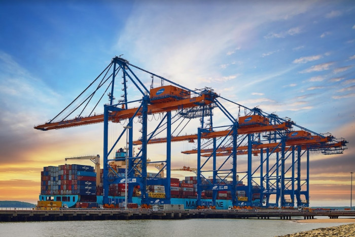 Các doanh nghiệp cảng biển liên tục kiến nghị điều chỉnh tăng giá tối thiểu dịch vụ bốc dỡ container.