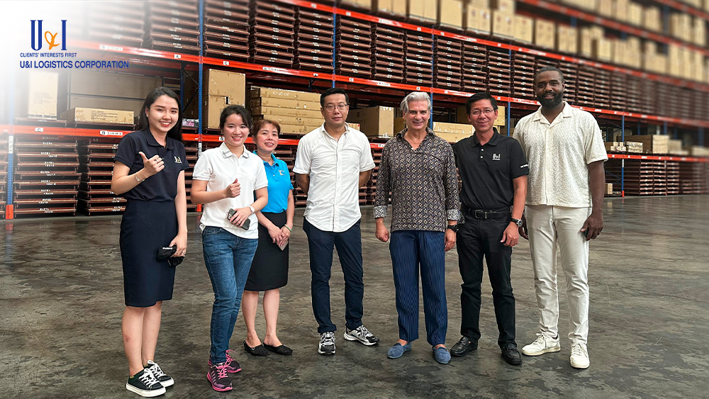 Khách hàng lâu năm Vivet Inc. ghé thăm và làm việc tại kho ngoại quan U&I Logistics