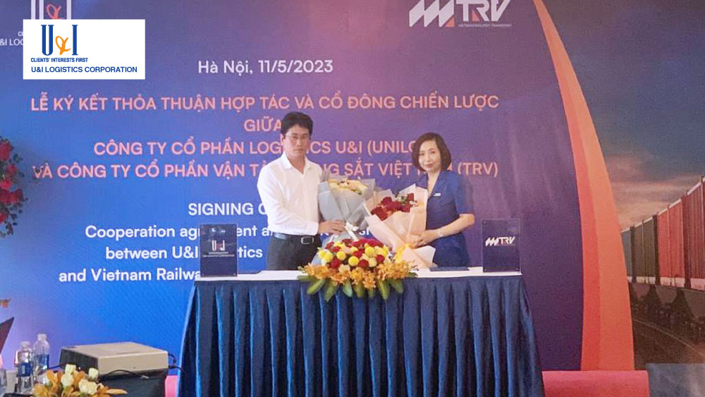 Ông Nguyễn Xuân Phúc - Tổng Giám đốc U&I Logistics Corporation và bà Trần Thị Huệ Chi - Chủ tịch HĐQT Công ty CP vận tải Đường Sắt Việt Nam