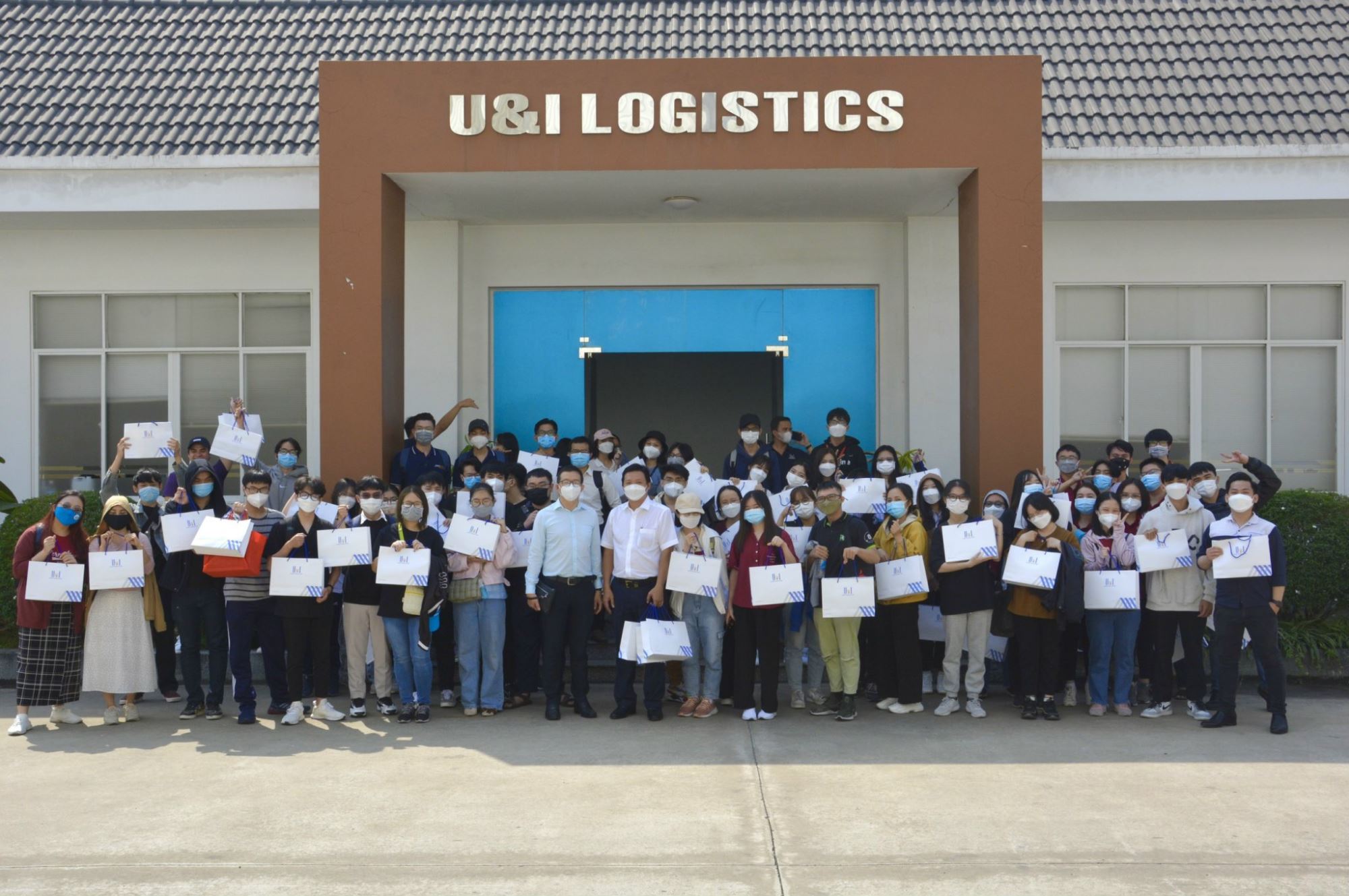 U&I Logistics hân hành đồng hành cùng VALOMA tổ chức chuyến tham quan khảo sát, học tập hệ thống kho bãi và trung tâm phân tại doanh nghiệp năm 2022 